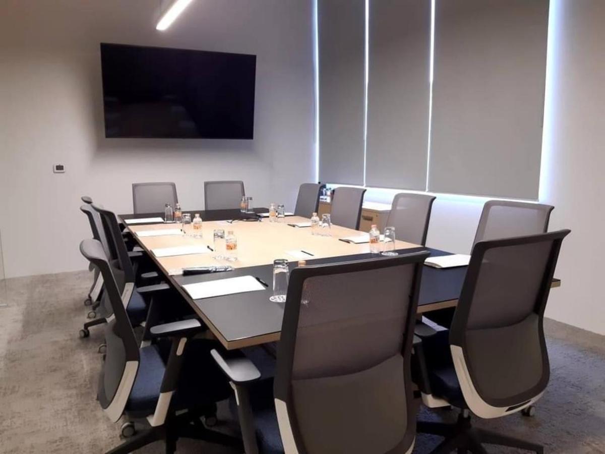 墨西哥城 Galeria Plaza San Jeronimo酒店 外观 照片 Boardroom at the headquarters of the International Centre for Missing & Exploited Children