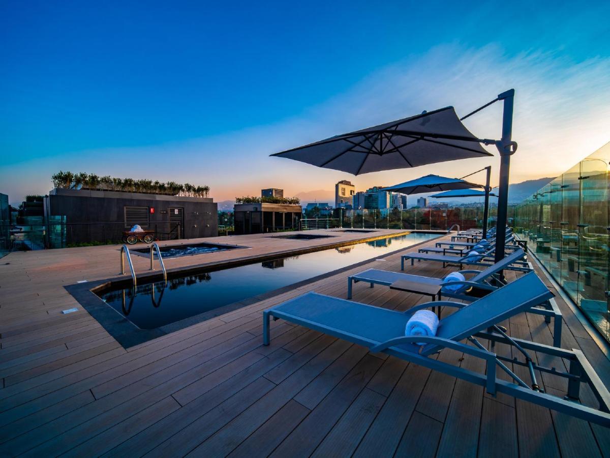 墨西哥城 Galeria Plaza San Jeronimo酒店 外观 照片 Rooftop pool at the hotel