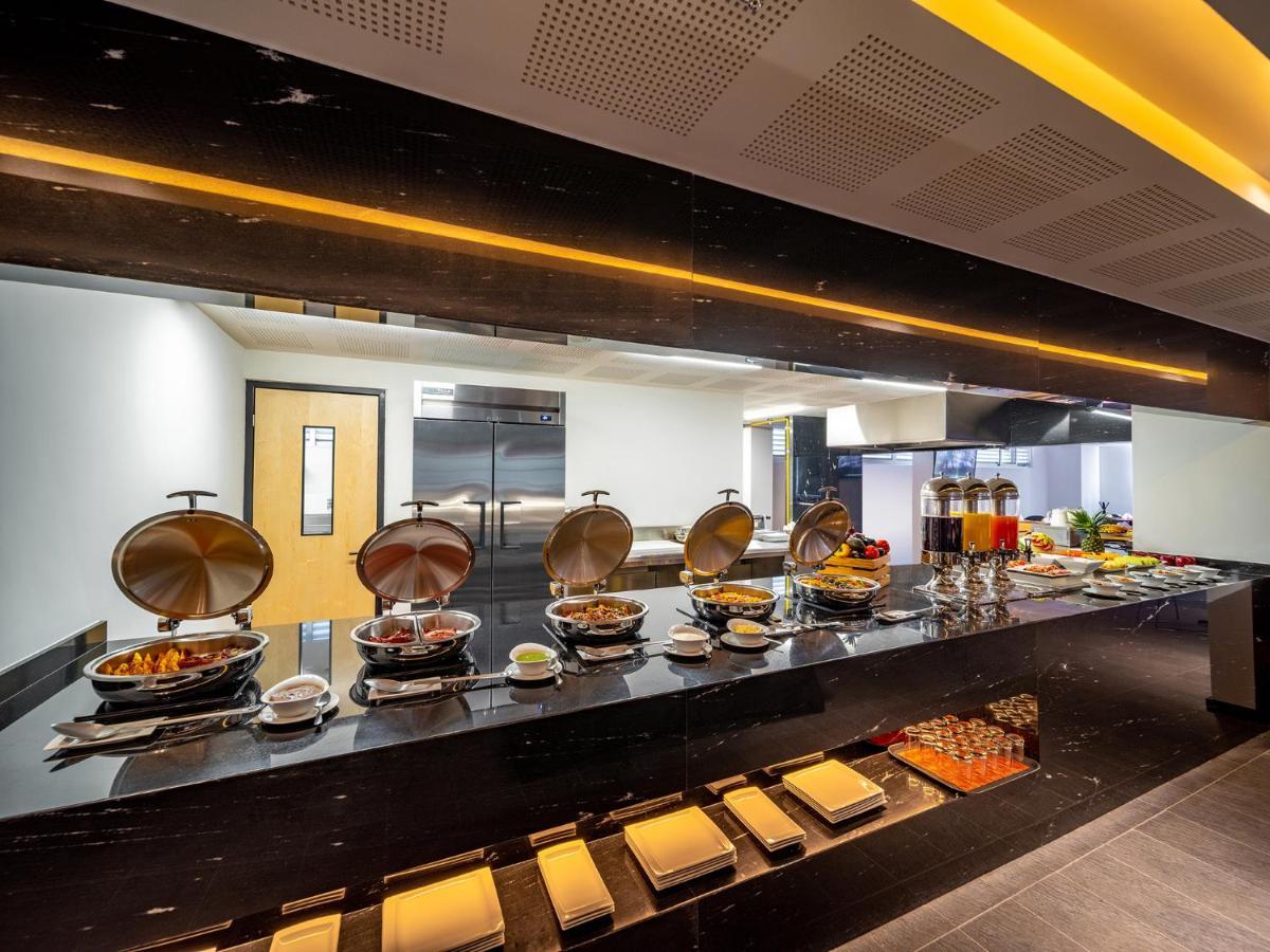 墨西哥城 Galeria Plaza San Jeronimo酒店 外观 照片 The buffet at the lounge