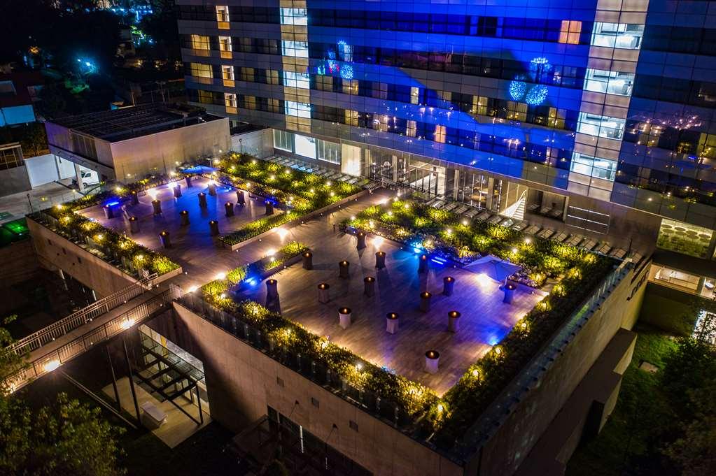 墨西哥城 Galeria Plaza San Jeronimo酒店 外观 照片 The rooftop bar at the hotel