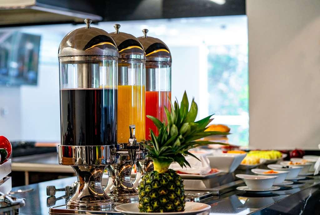 墨西哥城 Galeria Plaza San Jeronimo酒店 餐厅 照片 Juice dispensers